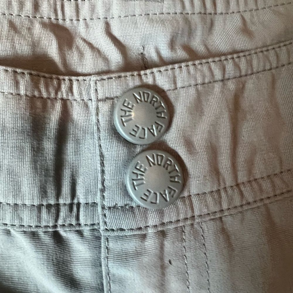 The North Face Cargo Hiking Outdoor Shorts Mid Rise Flap Pockets Gray Size 4 - Picture 4 of 13